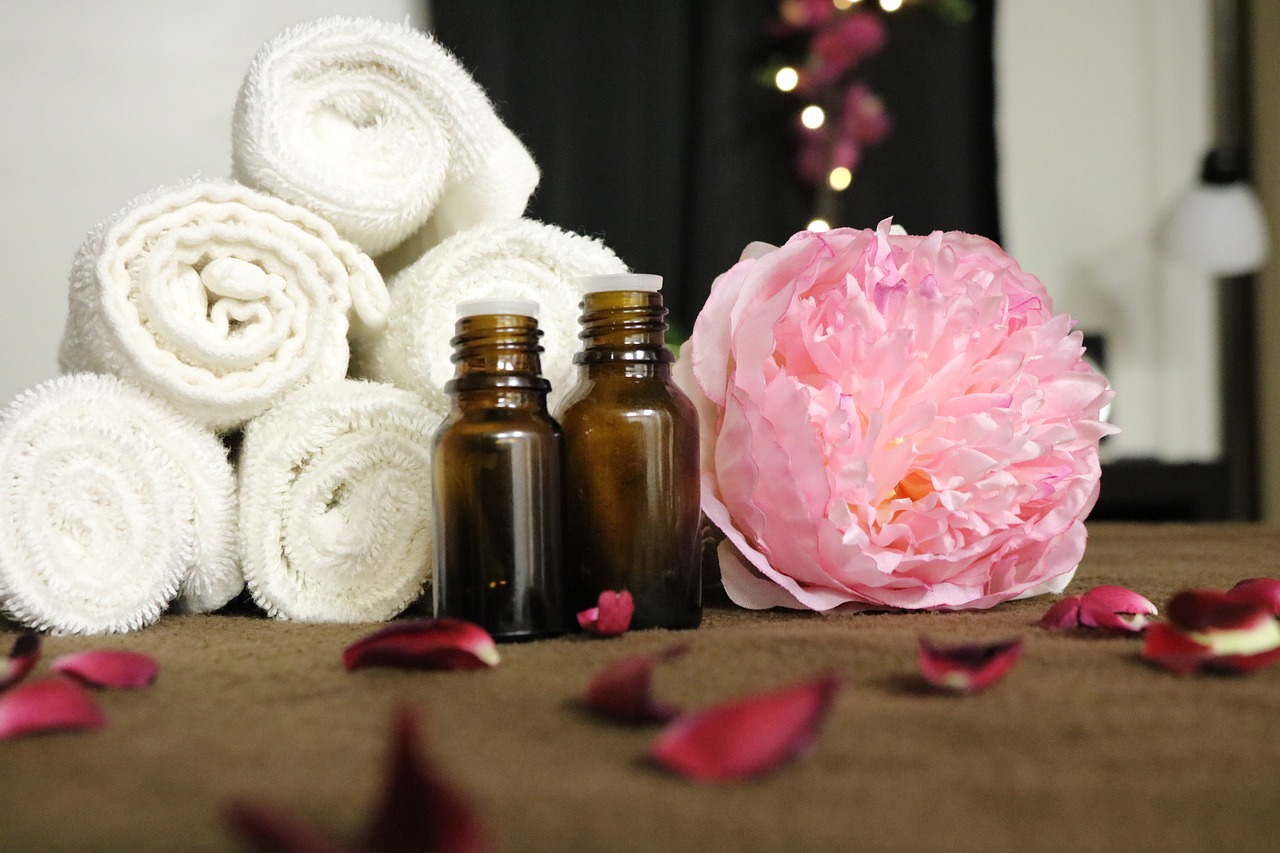 essential oils, spa, aromatherapy-3931419.jpg