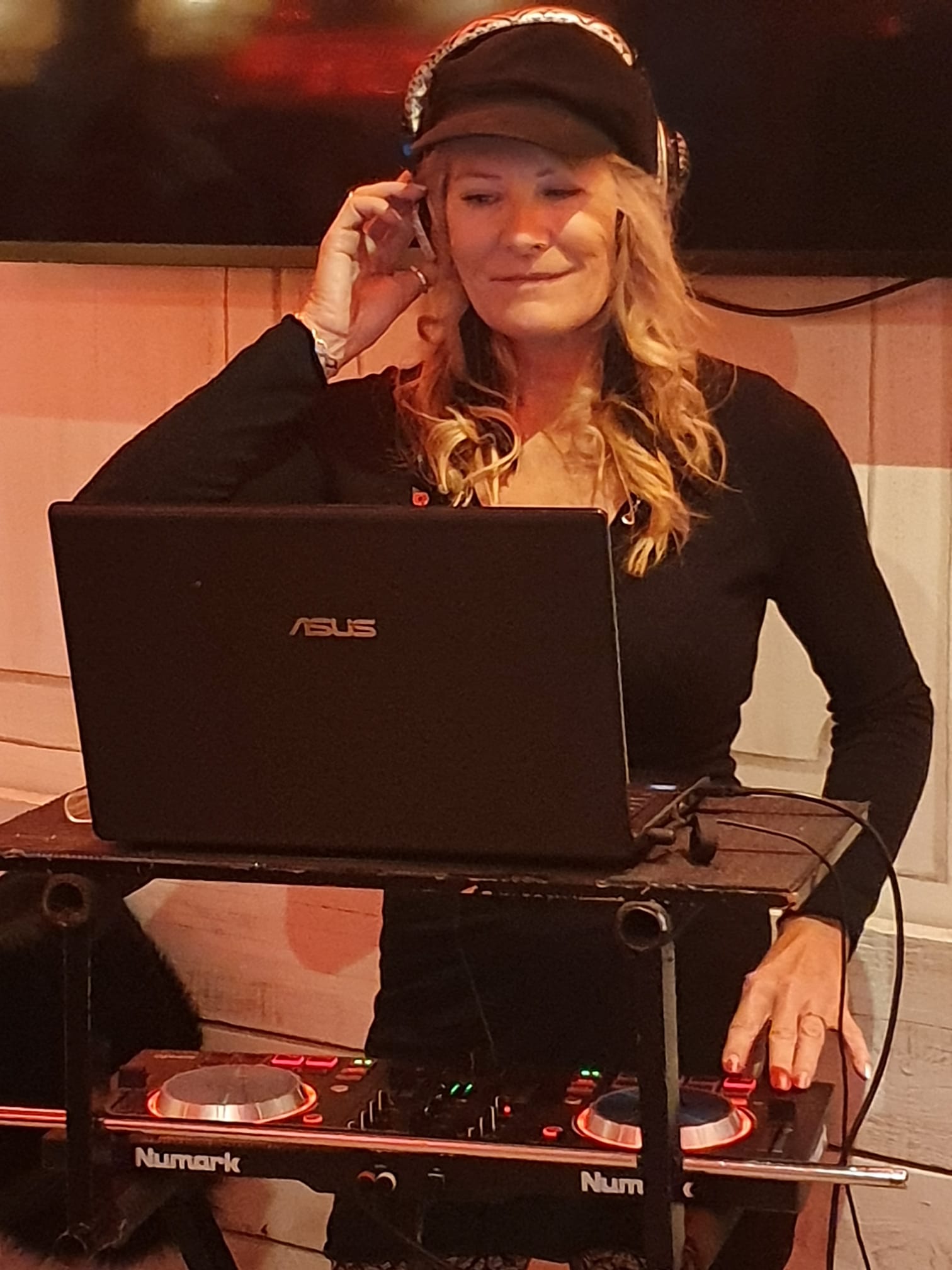 Samantha Hemingway DJ