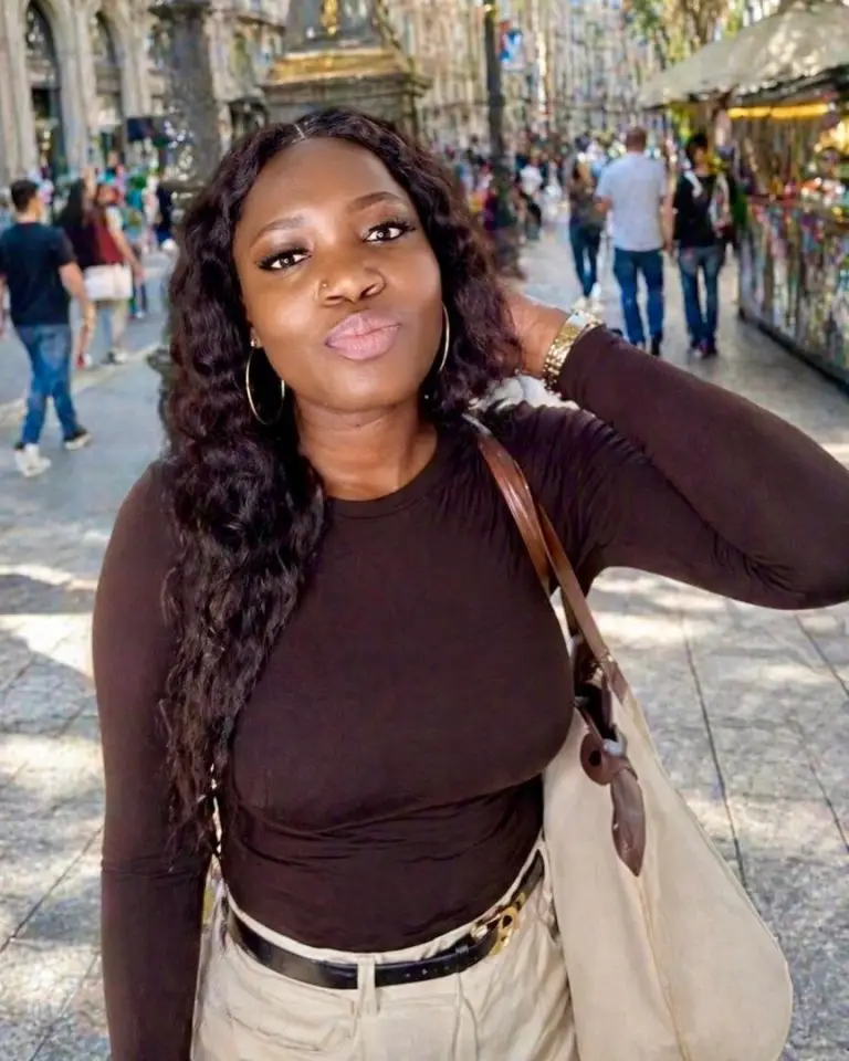 Edith Otavero, a Nigerian woman living in Barcelona, on a busy Barcelona street.